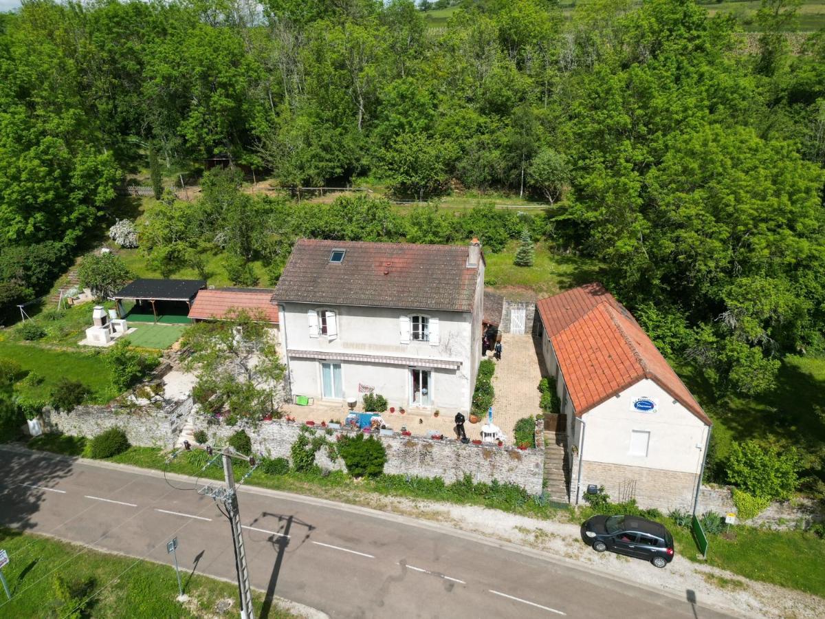 Gite La Providence Saint-Sernin-du-Plain Zewnętrze zdjęcie
