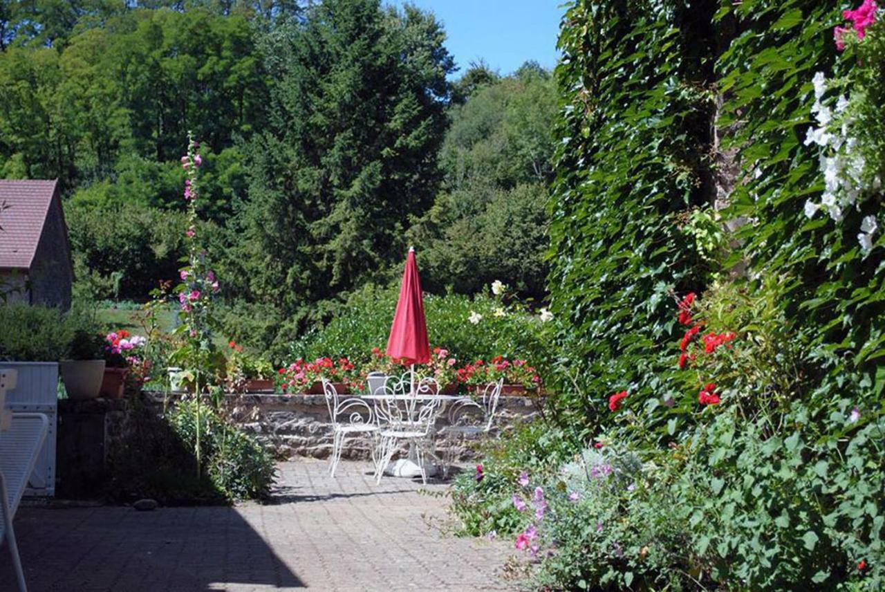 Gite La Providence Saint-Sernin-du-Plain Zewnętrze zdjęcie