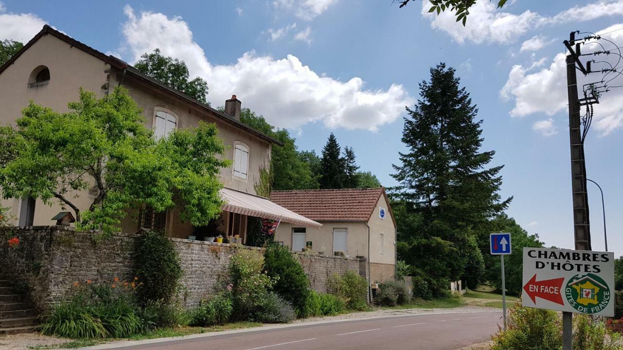 Gite La Providence Saint-Sernin-du-Plain Zewnętrze zdjęcie